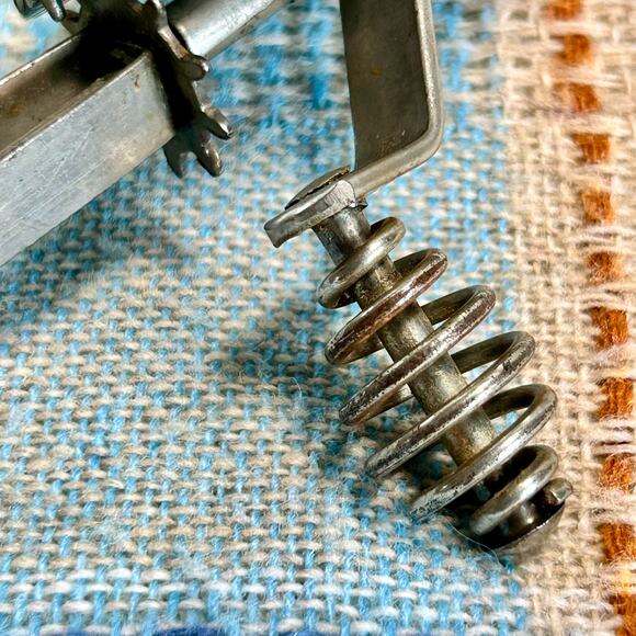 Vintage Hand Crank Egg Beater – Made in USA, Metal & Wood Handle Mixer - Picture 4 of 12